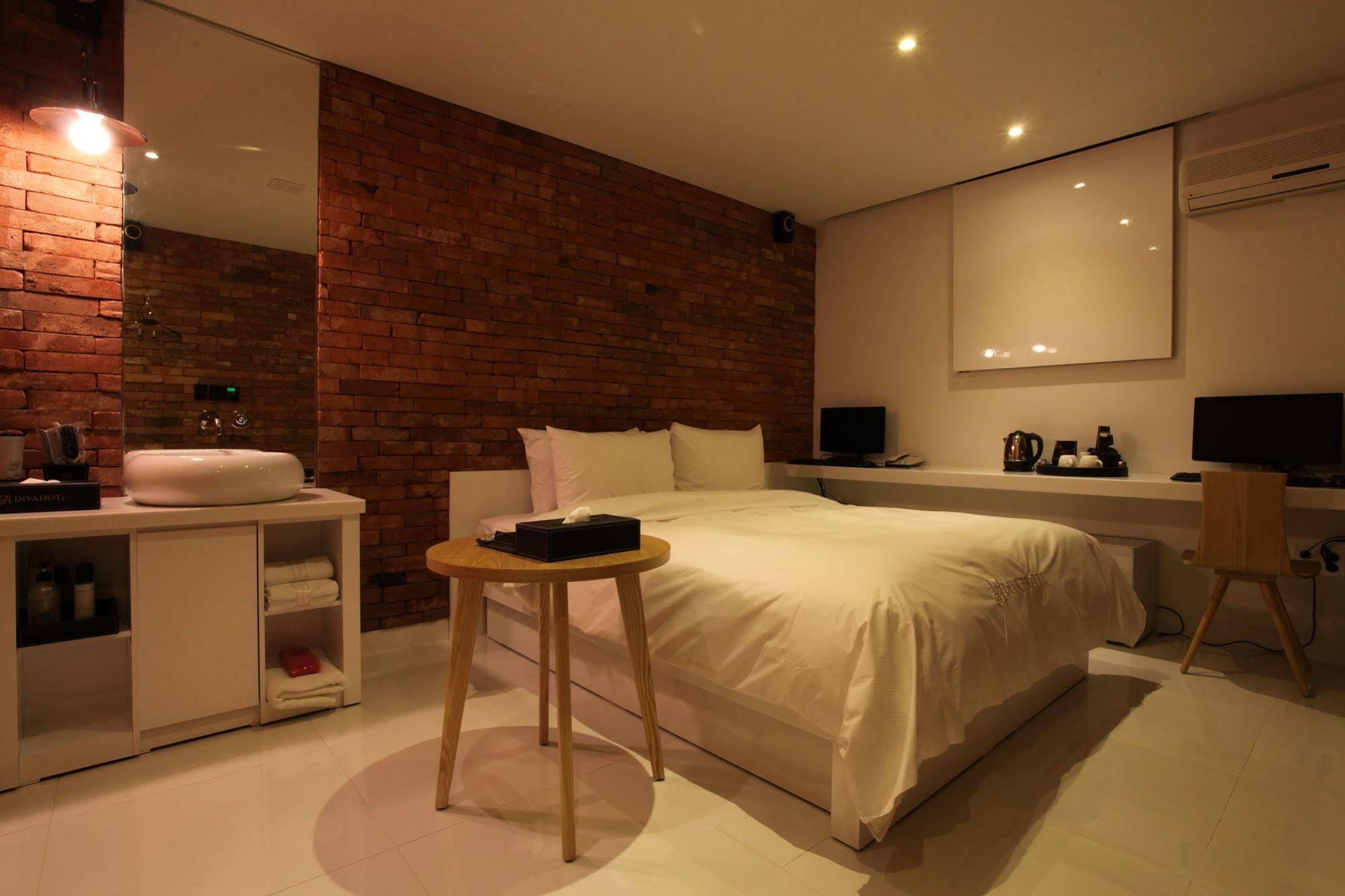 Diva Hotel Seoul Bagian luar foto