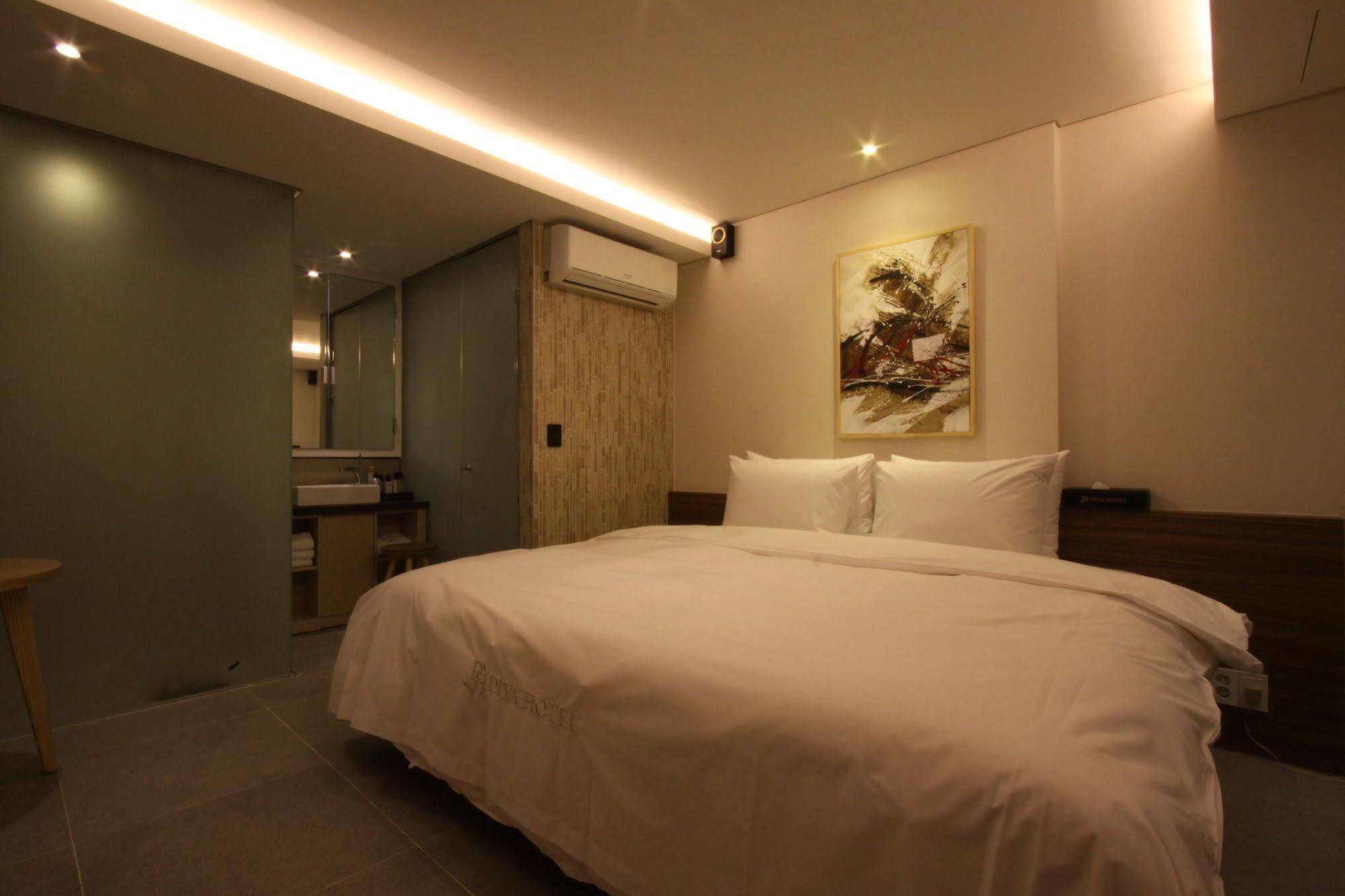 Diva Hotel Seoul Bagian luar foto